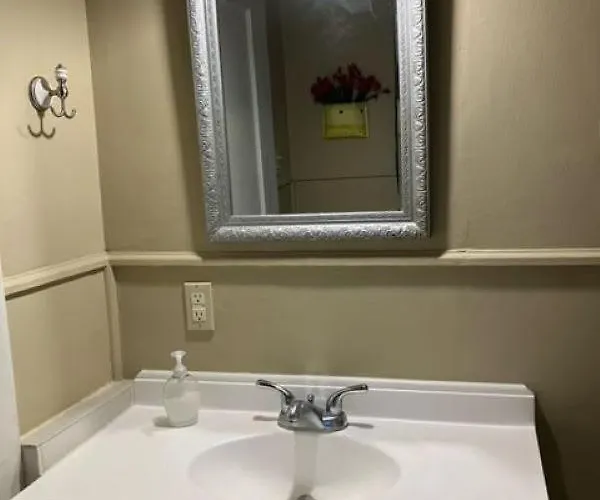 Comfortable Private 1br Retreat Apartment *